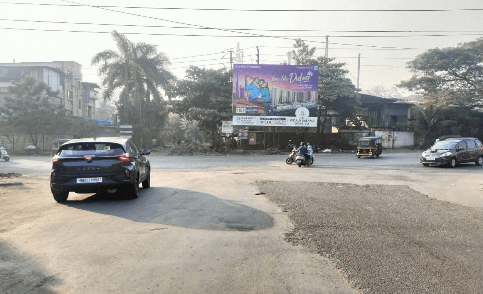 MediaWisse outdoor hoarding at 90 Feet Road, 4 Seasons Hotel: MediaWisse-operated board at 90 Feet Road, 4 Seasons Hotel in Dombivli (photo 1)