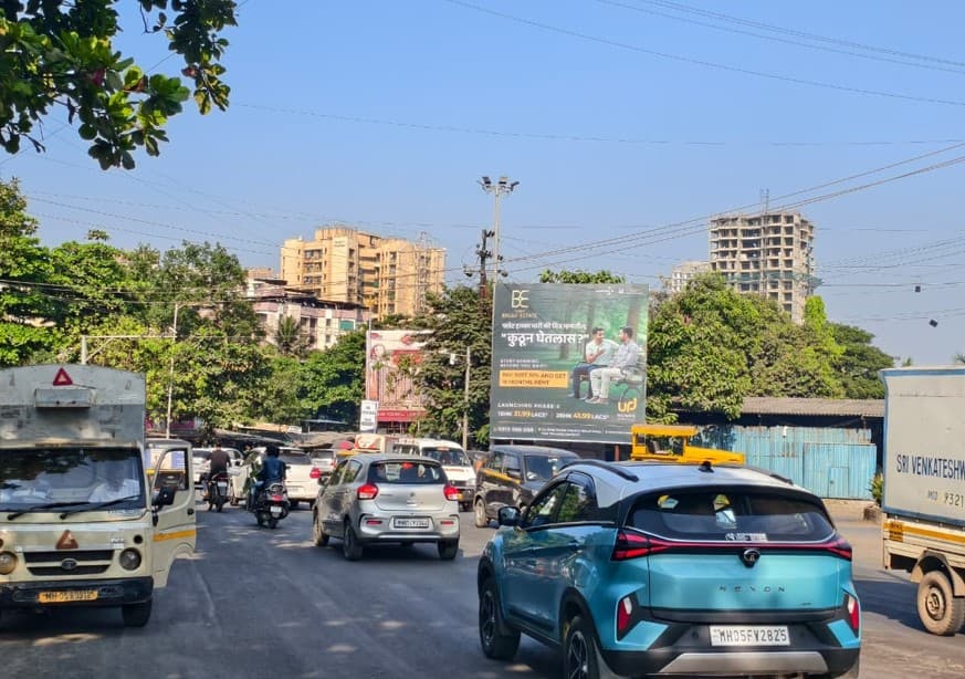 MediaWisse outdoor hoarding at 90 Feet Road Facing Gharda Circle: MediaWisse-operated board at 90 Feet Road in Dombivli, facing Gharda Circle (photo 3)