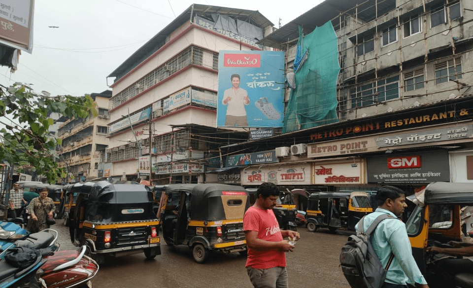 MediaWisse outdoor hoarding at Dombivli West Railway Station: MediaWisse-operated board at Dombivli West Railway Station in Dombivli (photo 1)