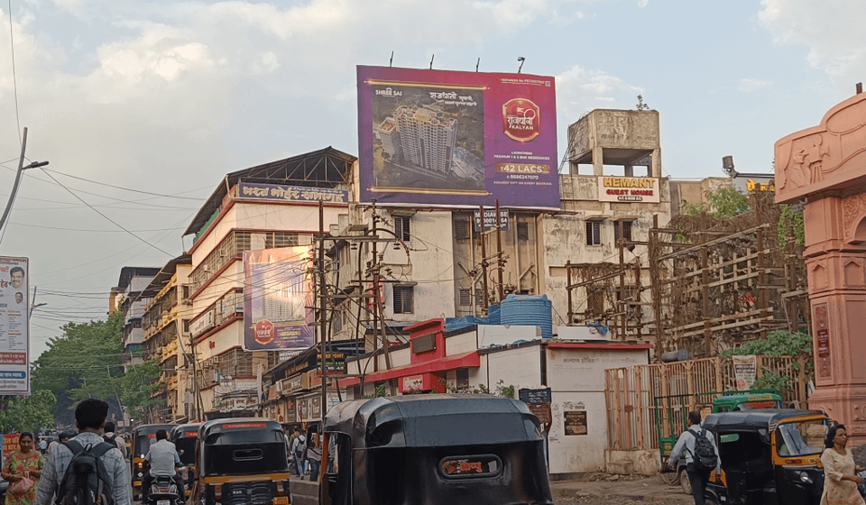 MediaWisse outdoor hoarding at Dombivli West Railway Station - Location 2: MediaWisse-operated board at Dombivli West Railway Station - Location 2 in Dombivli (photo 3)