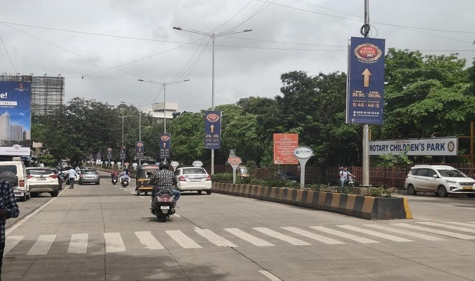 MediaWisse outdoor hoarding at Gharda To Regency Anantam - Pole Kiosk: MediaWisse-operated board at Gharda To Regency Anantam - Pole Kiosk in Dombivli (photo 1)