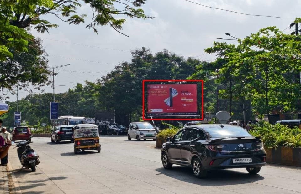 MediaWisse outdoor hoarding at Opposite Vijay Sales Facing Gharda Circle: MediaWisse-operated board at Opposite Vijay Sales in Dombivli, facing Gharda Circle (photo 2)