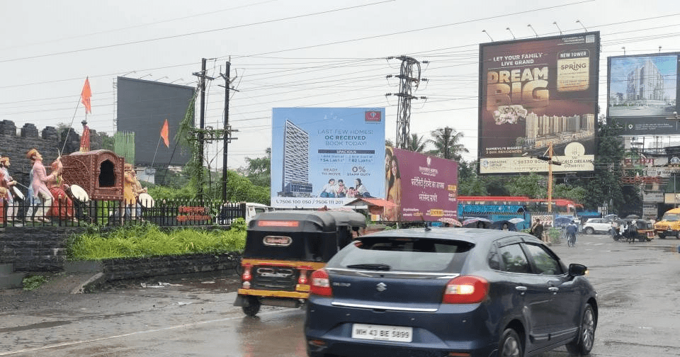 MediaWisse outdoor hoarding at Vicco Naka Facing Gharda Circle: MediaWisse-operated board at Vicco Naka in Dombivli, facing Gharda Circle (photo 2)