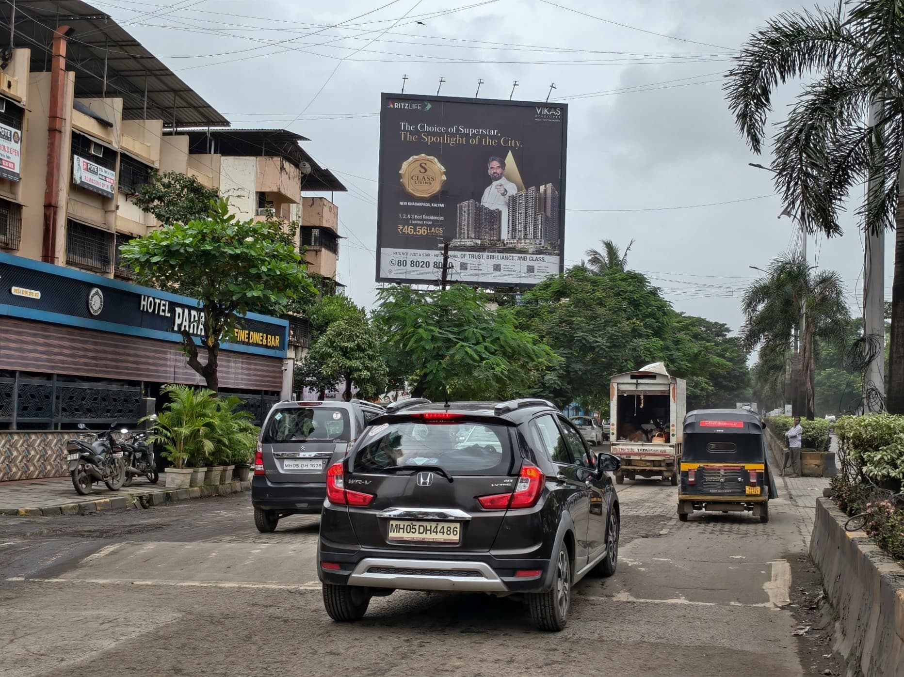 MediaWisse outdoor hoarding at Birla College Facing Khadakpada: MediaWisse-operated board at Birla College in Kalyan, facing Khadakpada (photo 2)