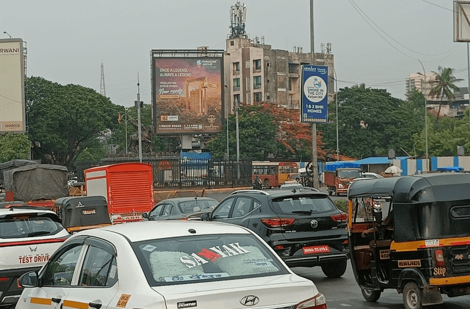 MediaWisse outdoor hoarding at Durgadi Circle: MediaWisse-operated board at Durgadi Circle in Kalyan (photo 3)