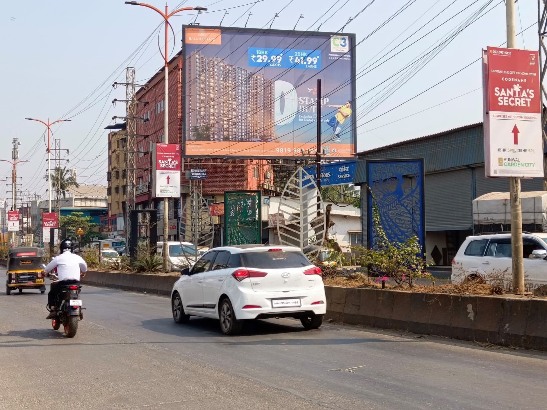 MediaWisse outdoor hoarding at Katai Naka Facing Vashi - Location 2: MediaWisse-operated board at Katai Naka in Kalyan-Shil Road, facing Vashi - Location 2 (photo 2)