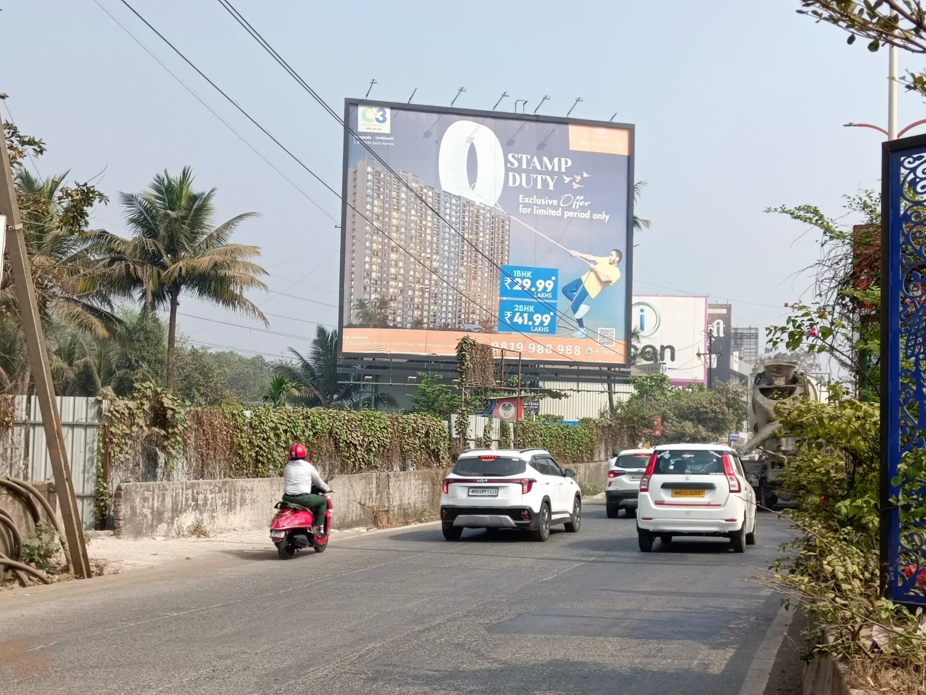 MediaWisse outdoor hoarding at Katai Toll Naka: MediaWisse-operated board at Katai Toll Naka in Kalyan-Shil Road (photo 3)