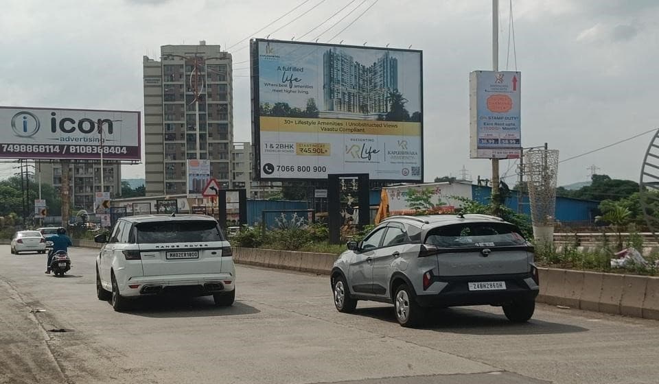MediaWisse outdoor hoarding at Lodha Palava Facing Kalyan: MediaWisse-operated board at Lodha Palava in Kalyan-Shil Road, facing Kalyan (photo 2)