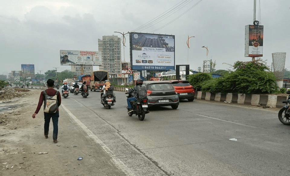 MediaWisse outdoor hoarding at Lodha Palava Facing Kalyan: MediaWisse-operated board at Lodha Palava in Kalyan-Shil Road, facing Kalyan (photo 3)