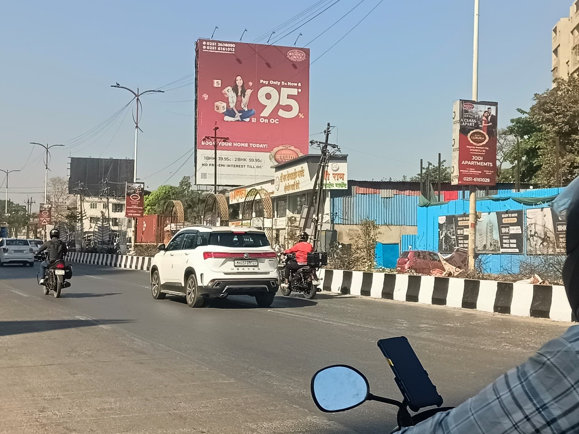 MediaWisse outdoor hoarding at Lodha Palava / Riverwood Park Facing Kalyan: MediaWisse-operated board at Lodha Palava / Riverwood Park in Kalyan-Shil Road, facing Kalyan (photo 2)