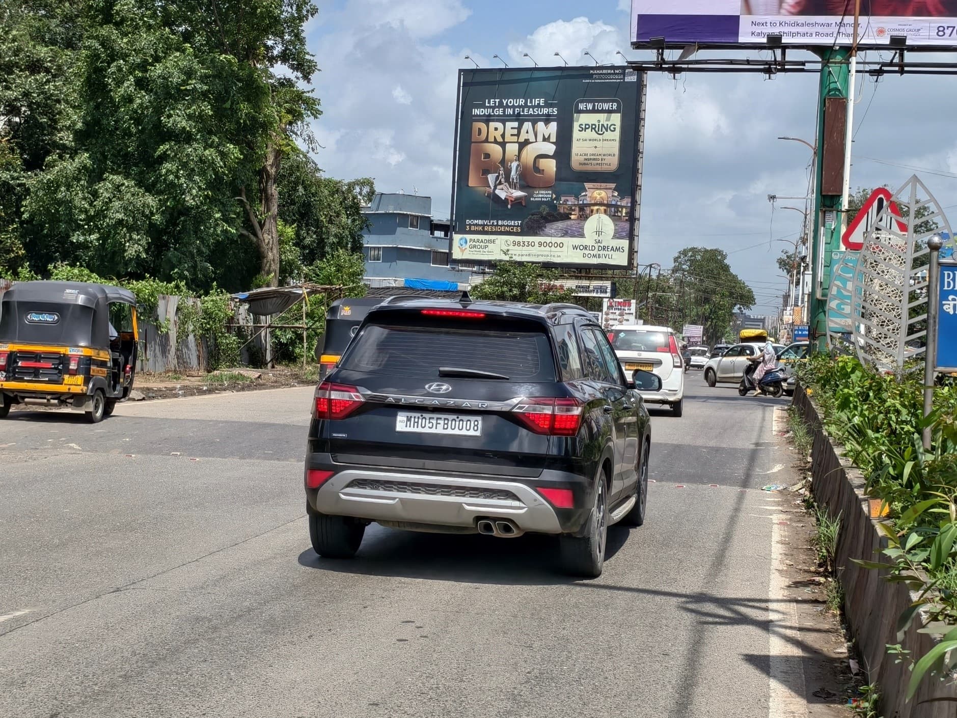 MediaWisse outdoor hoarding at Near Kokan King Hotel Marathon Project Entrance Facing Vashi: MediaWisse-operated board at Near Kokan King Hotel Marathon Project Entrance in Kalyan-Shil Road, facing Vashi (photo 1)