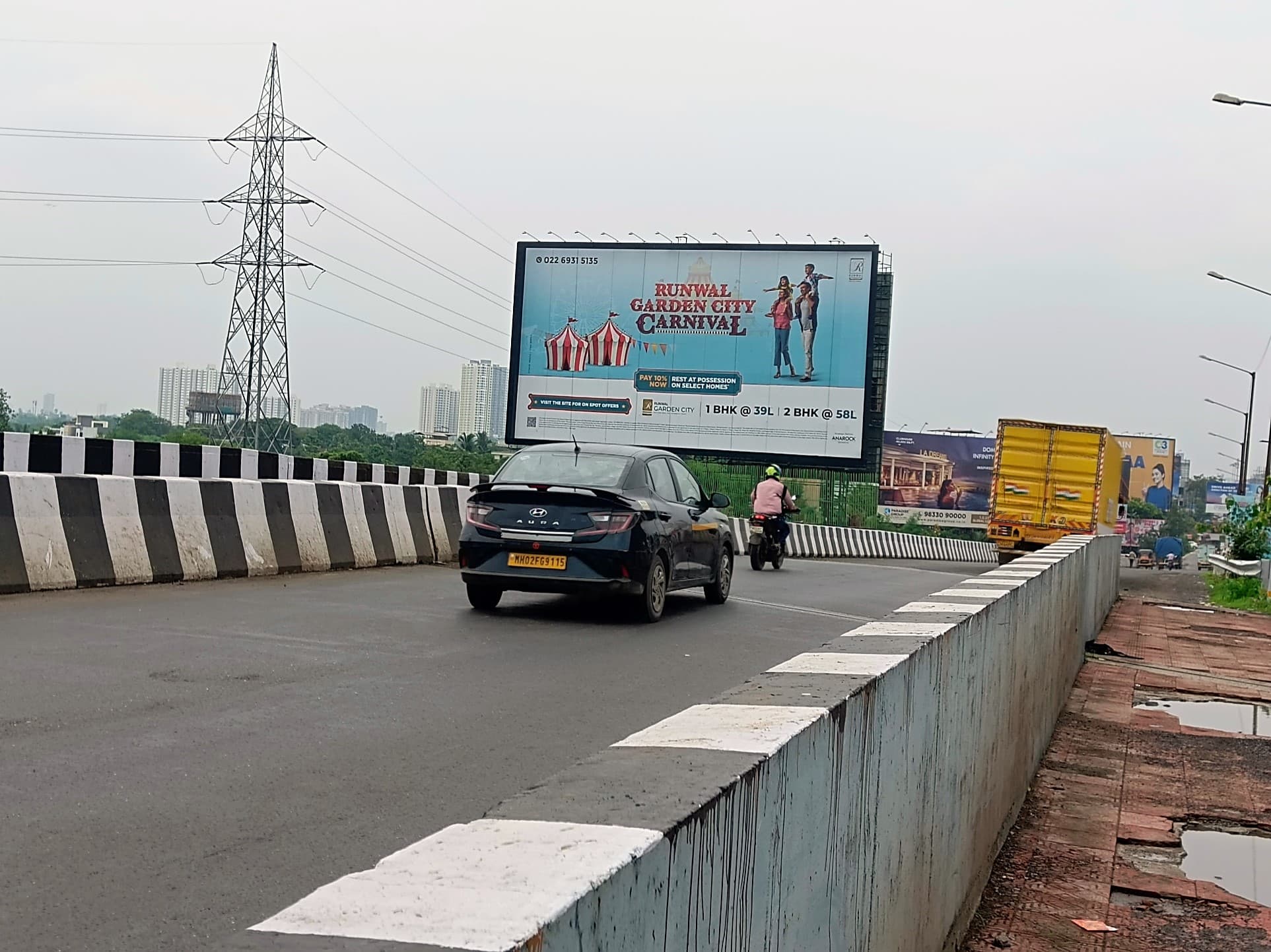 MediaWisse outdoor hoarding at Near Xperia Mall Facing Vashi: MediaWisse-operated board at Near Xperia Mall in Kalyan-Shil Road, facing Vashi (photo 3)