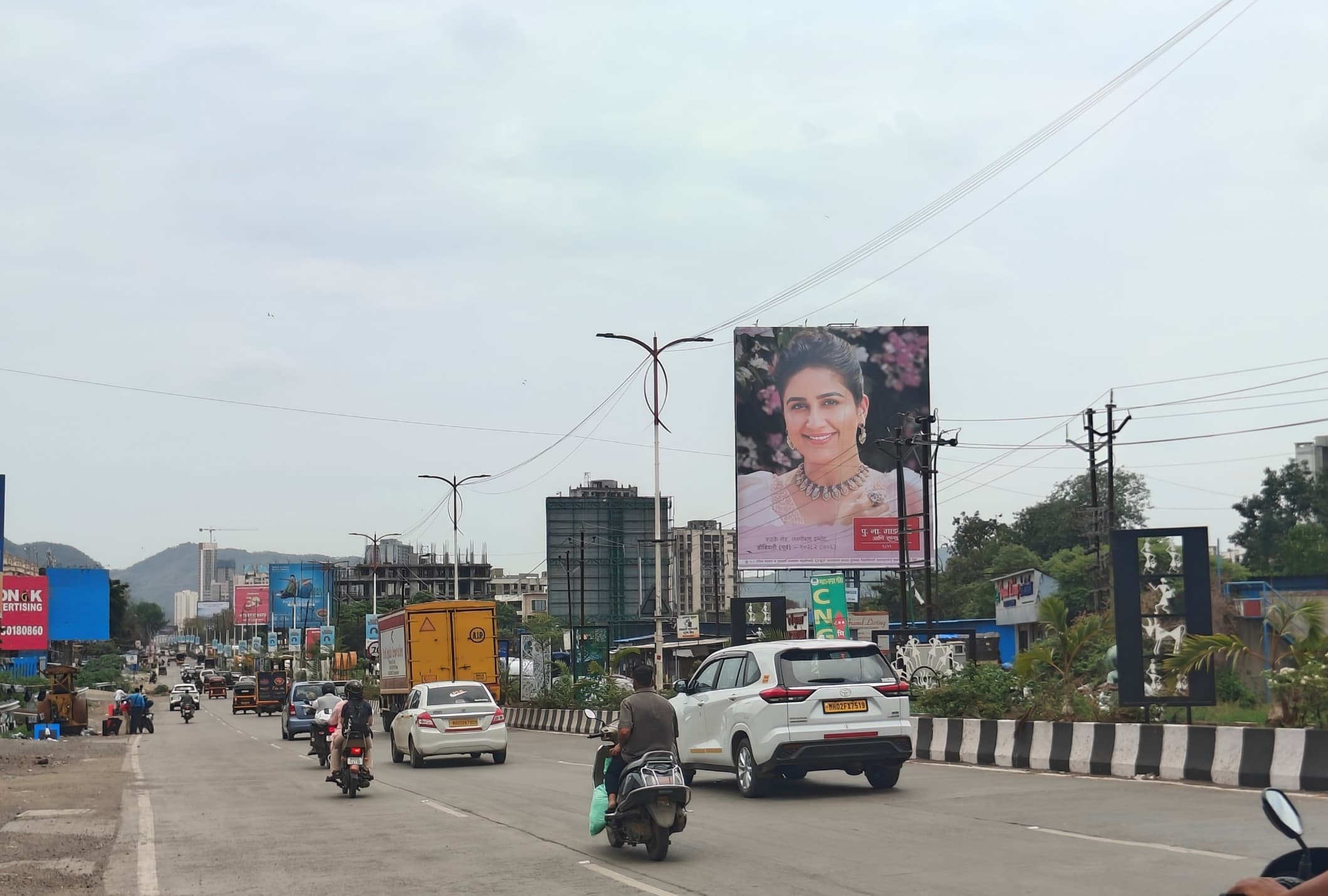 MediaWisse outdoor hoarding at Opposite Croma / Adidas Showroom Facing Kalyan: MediaWisse-operated board at Opposite Croma / Adidas Showroom in Kalyan-Shil Road, facing Kalyan (photo 2)