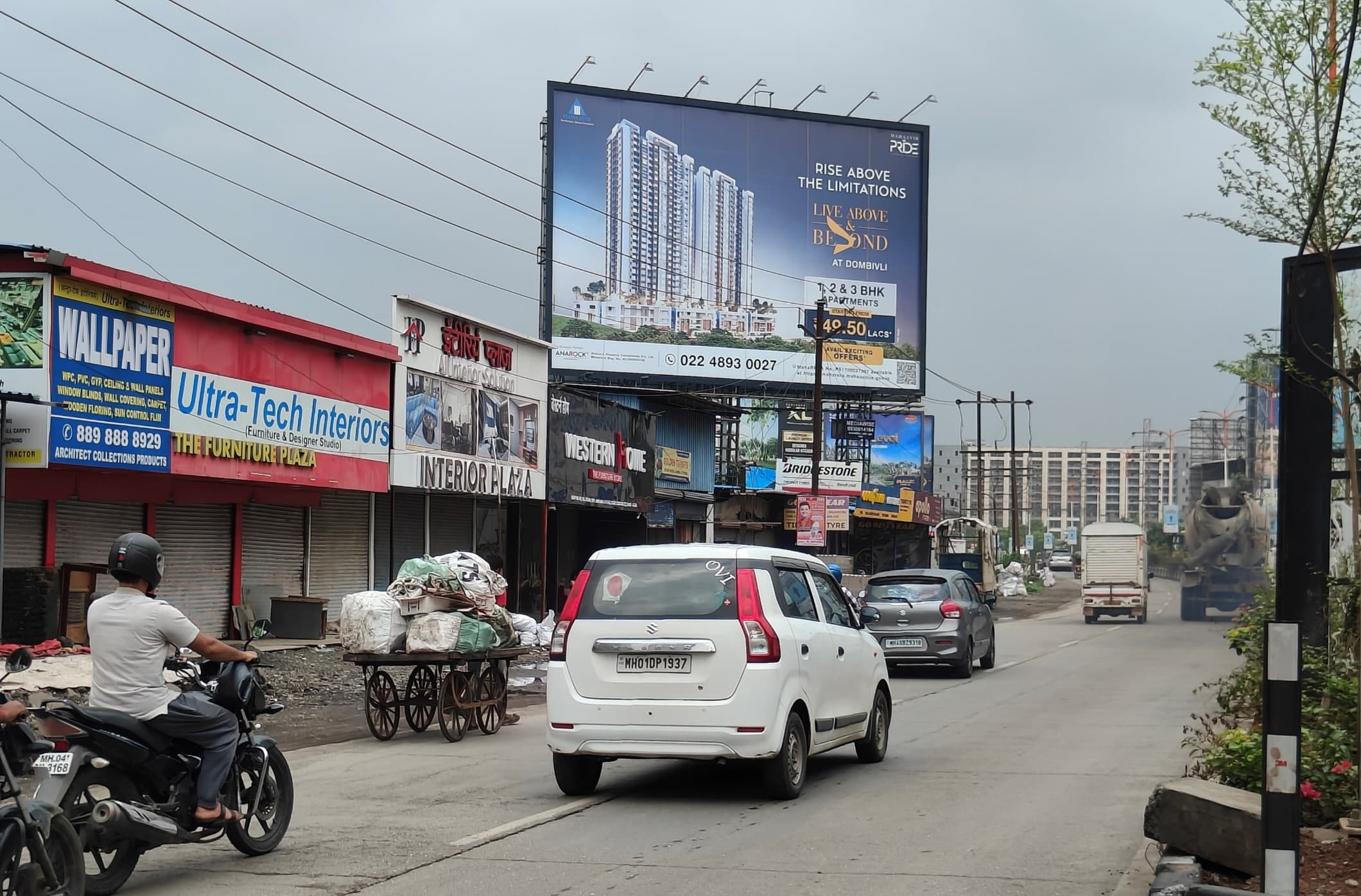 MediaWisse outdoor hoarding at Opposite HP Petrol Pump, Near Katai Naka Facing Vashi: MediaWisse-operated board at Opposite HP Petrol Pump, Near Katai Naka in Kalyan-Shil Road, facing Vashi (photo 2)