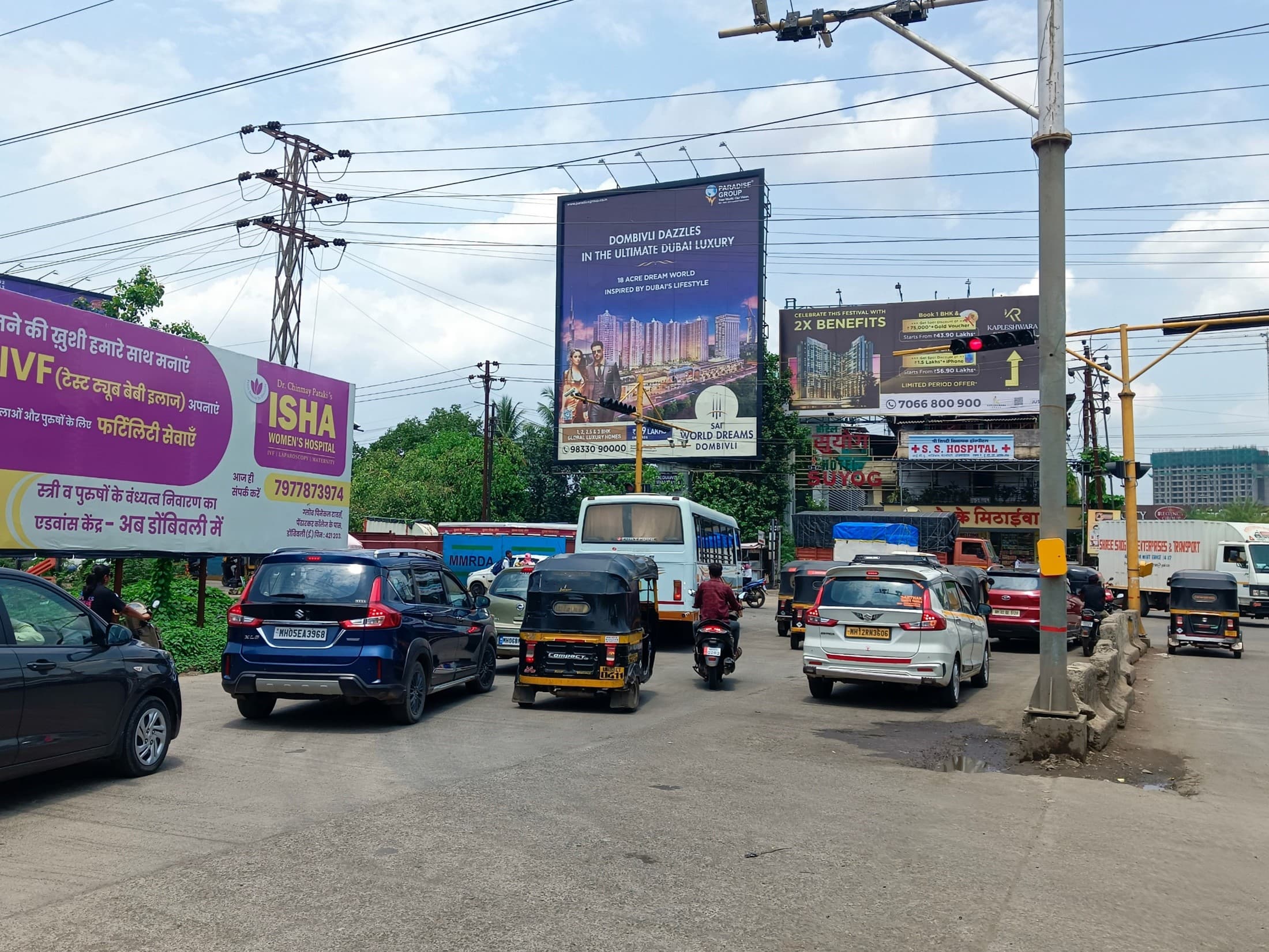 MediaWisse outdoor hoarding at Regency Entrance Facing Dombivali: MediaWisse-operated board at Regency Entrance in Kalyan-Shil Road, facing Dombivali (photo 2)