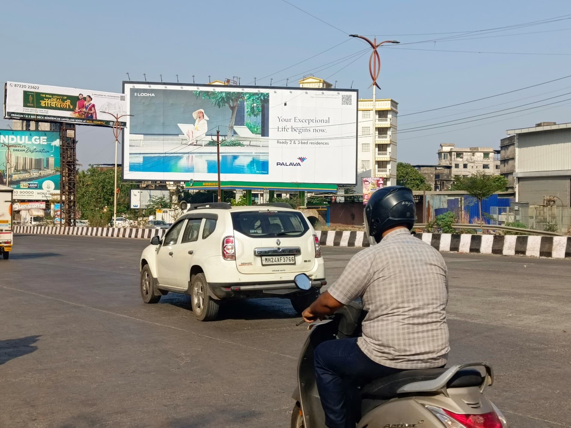 MediaWisse outdoor hoarding at Shilphata Circle Facing Vashi: MediaWisse-operated board at Shilphata Circle in Kalyan-Shil Road, facing Vashi (photo 2)