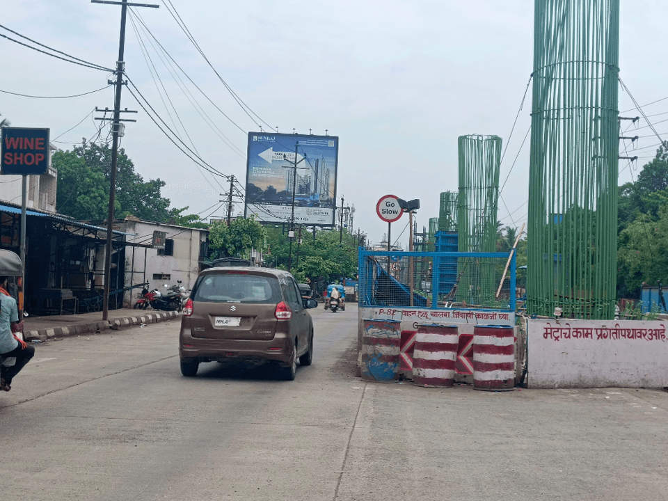 MediaWisse outdoor hoarding at Sunraj Estate Near Tata Power Facing Kalyan: MediaWisse-operated board at Sunraj Estate Near Tata Power in Kalyan-Shil Road, facing Kalyan (photo 2)